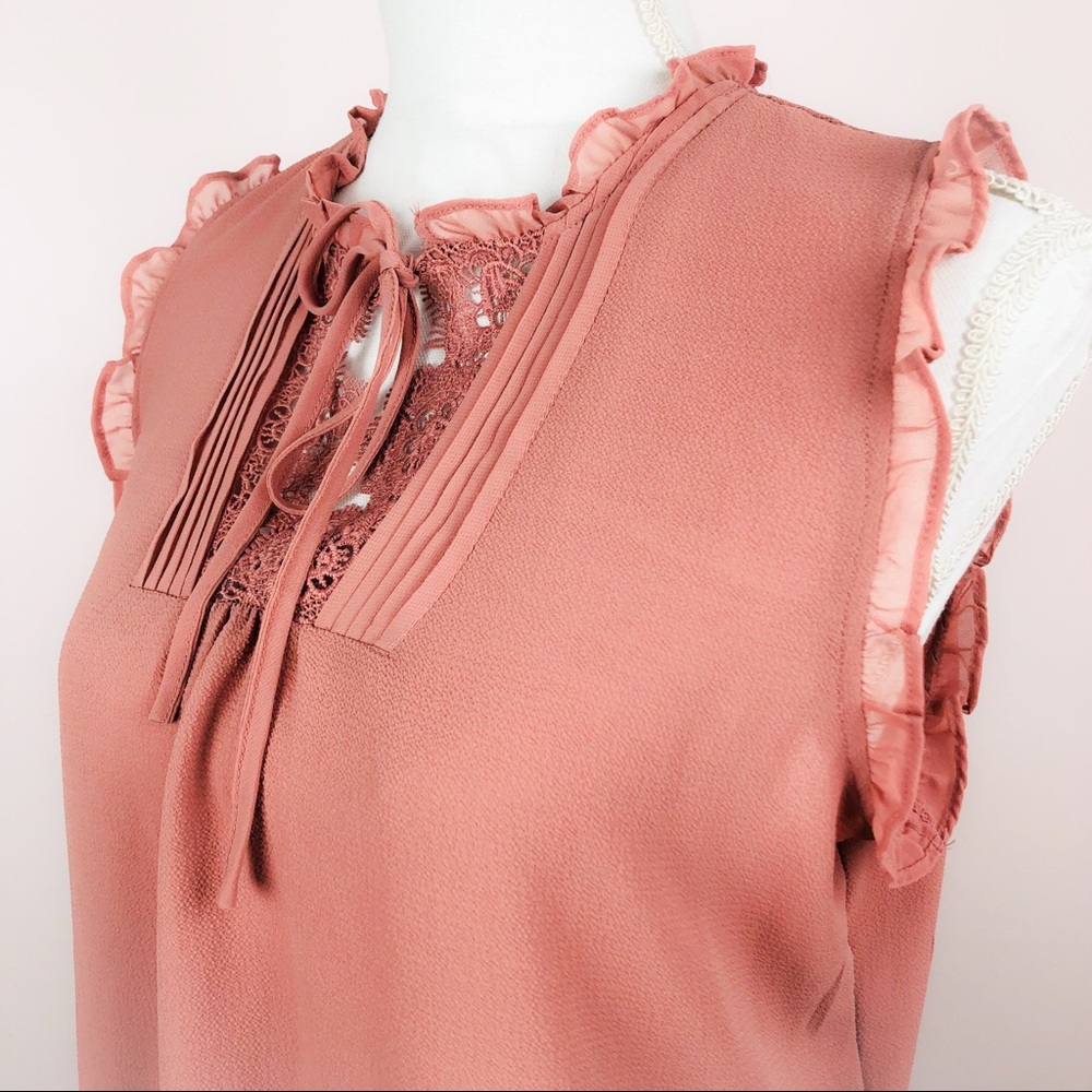 Maurice’s Lace Sleeveless Blush Blouse Size Large